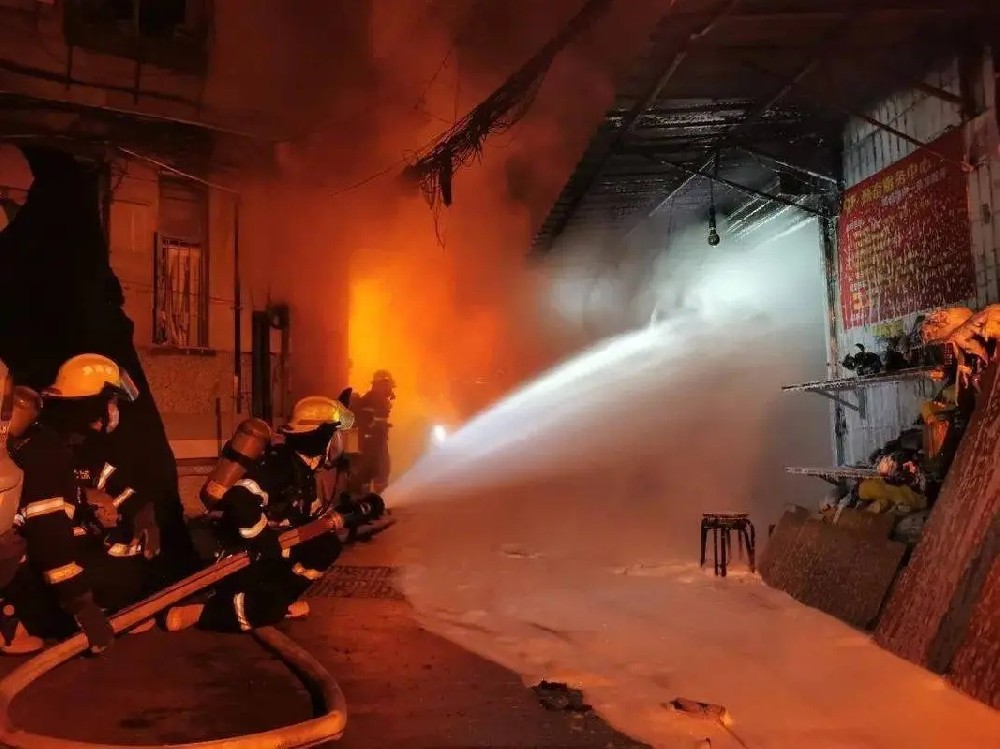 被困火場如何逃生？