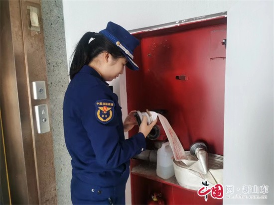 青島城陽消防深入轄區(qū)開展“3.15”消防產(chǎn)品專項檢查